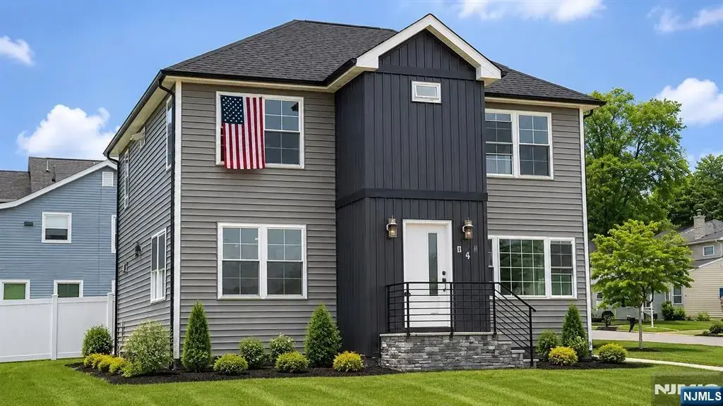 135 Lake Shore Drive, Morris Township