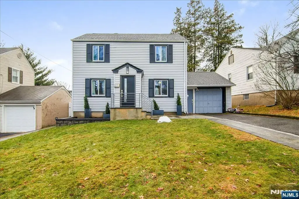 12 Nutwold Avenue, West Orange