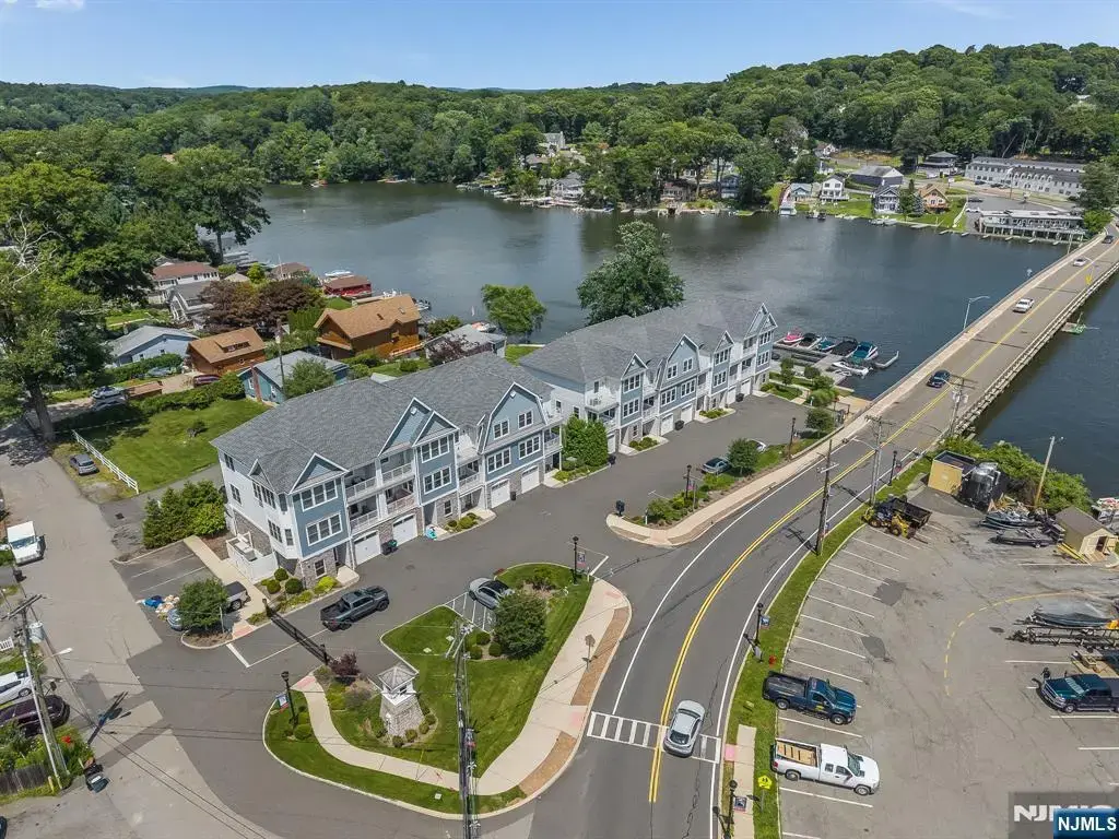 468 River Styx, Hopatcong