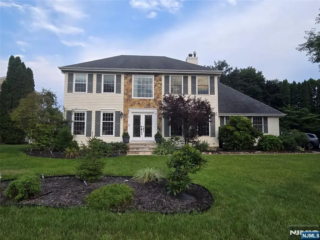 4 Watson Way, Mount Olive Township