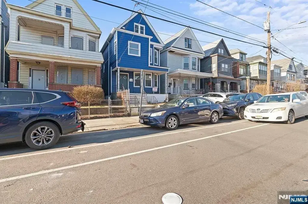 149 Wegman Parkway, Jersey City