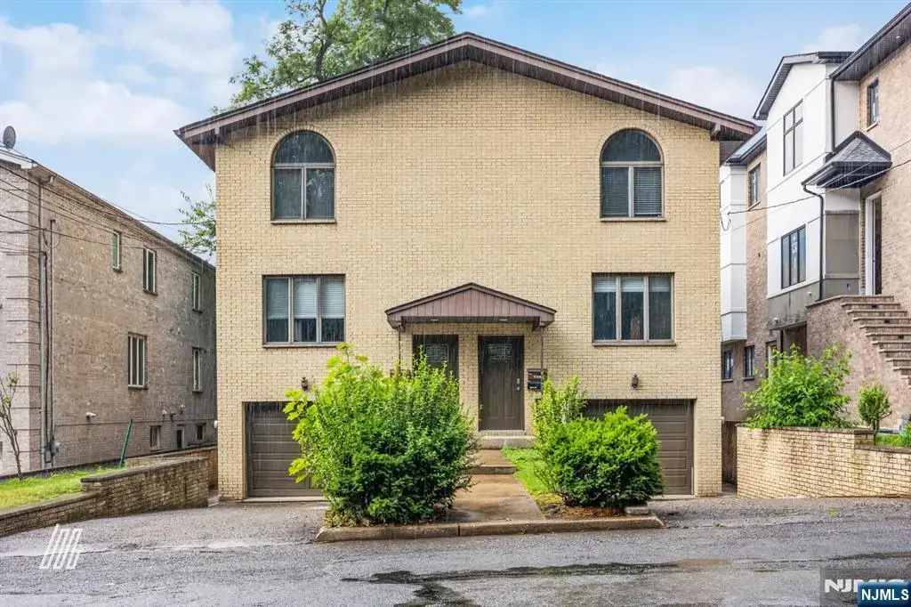 213 5th A, Palisades Park