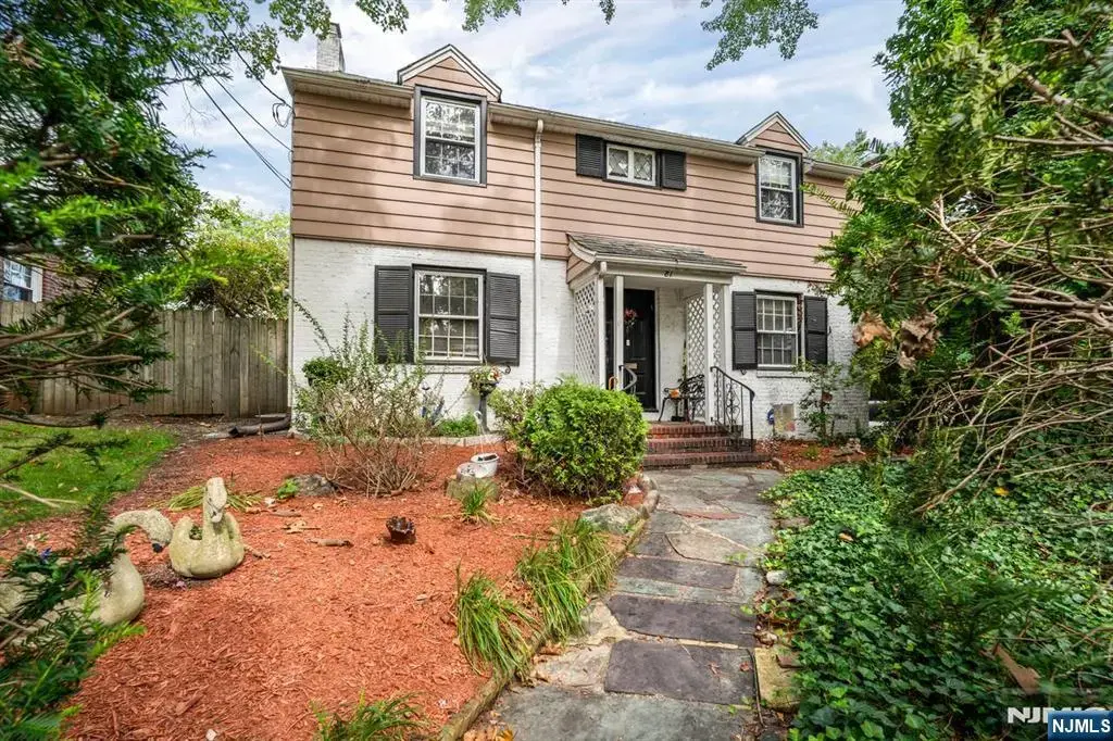 81 Grayson Place, Teaneck