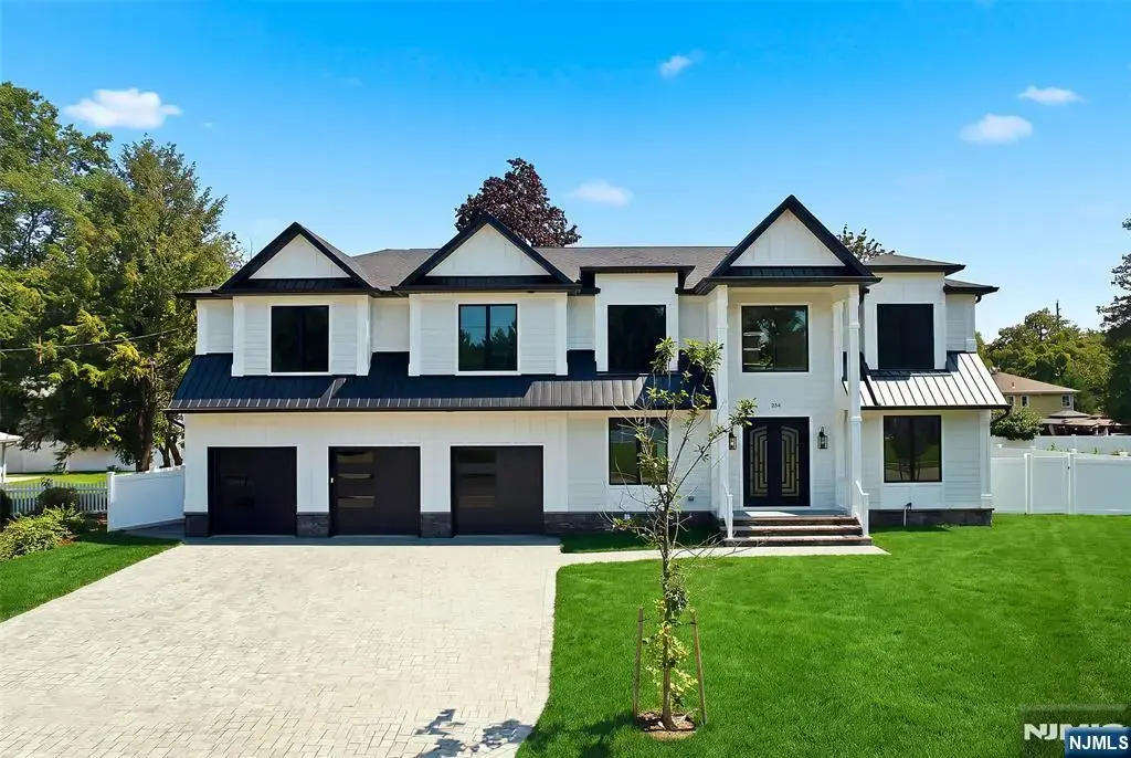 295 Georgian Drive, Paramus