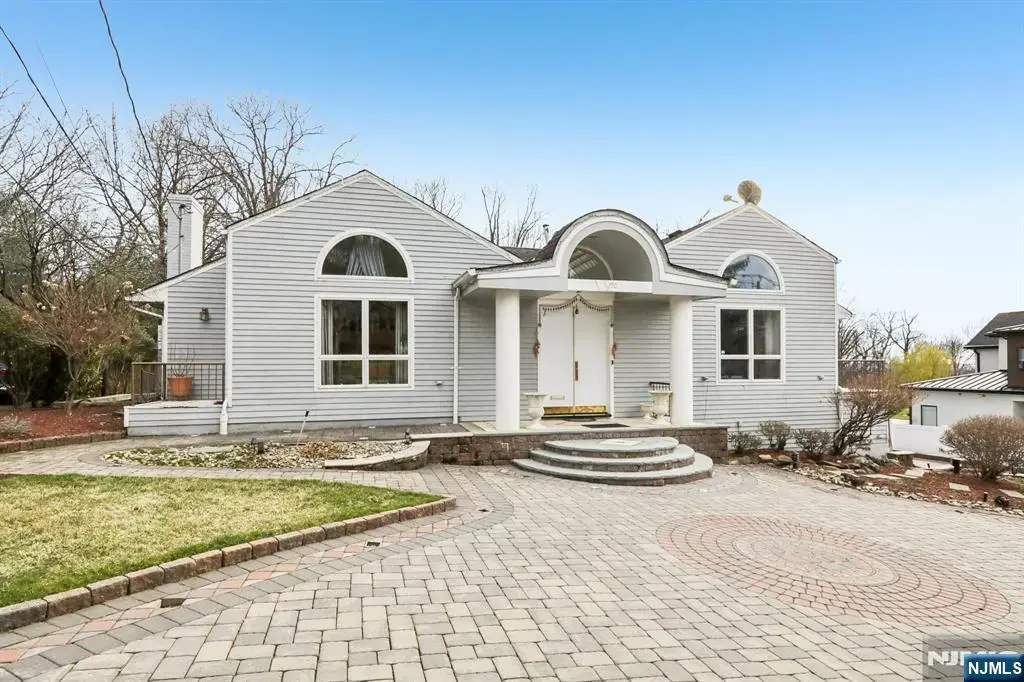 270 E Clinton Avenue, Tenafly