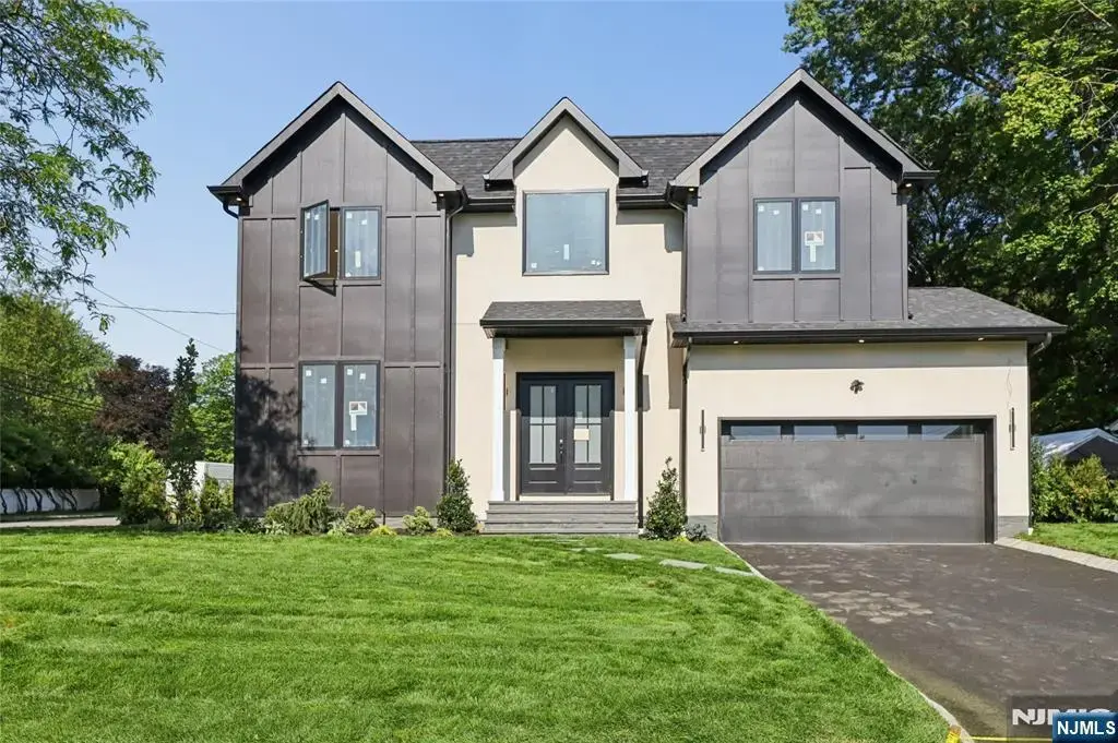 70 Carleton Terrace, Cresskill