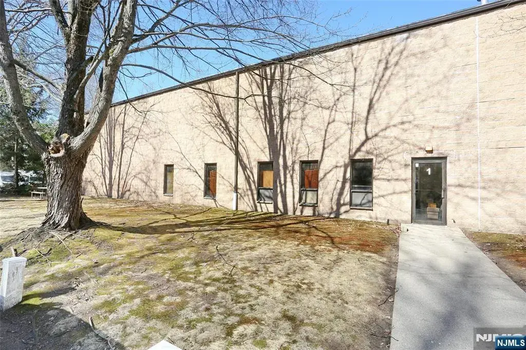 825 Windham Court, Wyckoff