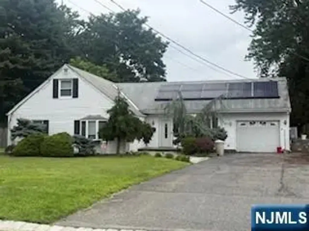 29 Village Road, Pequannock Township