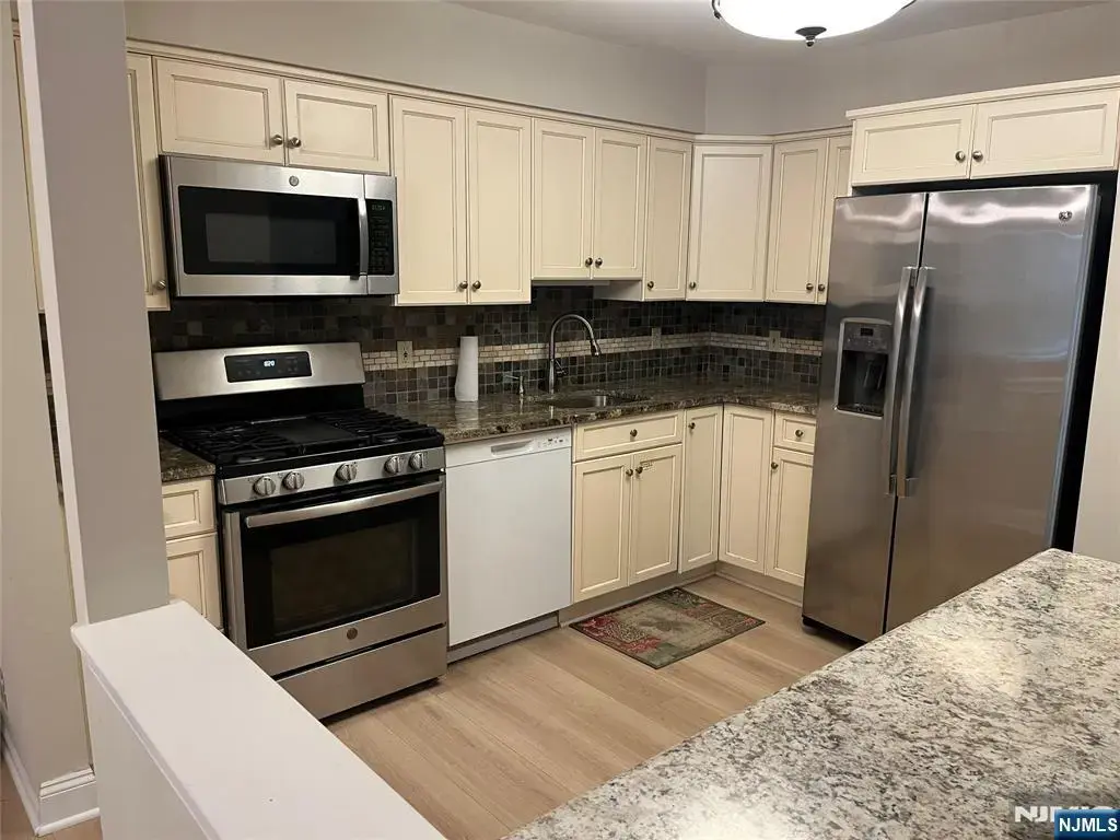 118 Orchard Pk, Allendale