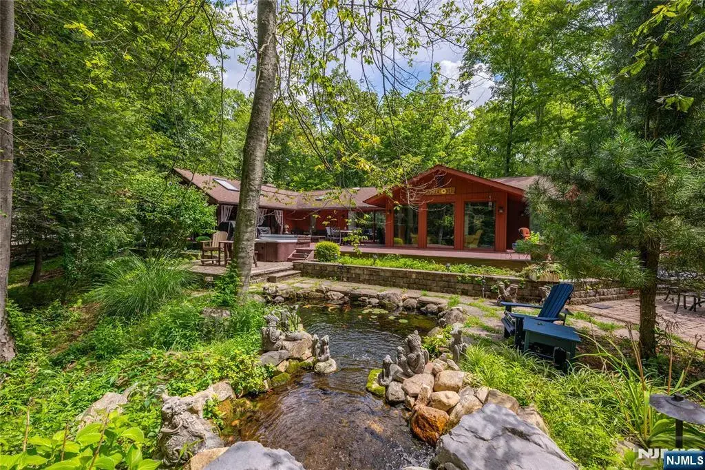 111 Ballantine Road, Andover Twsp