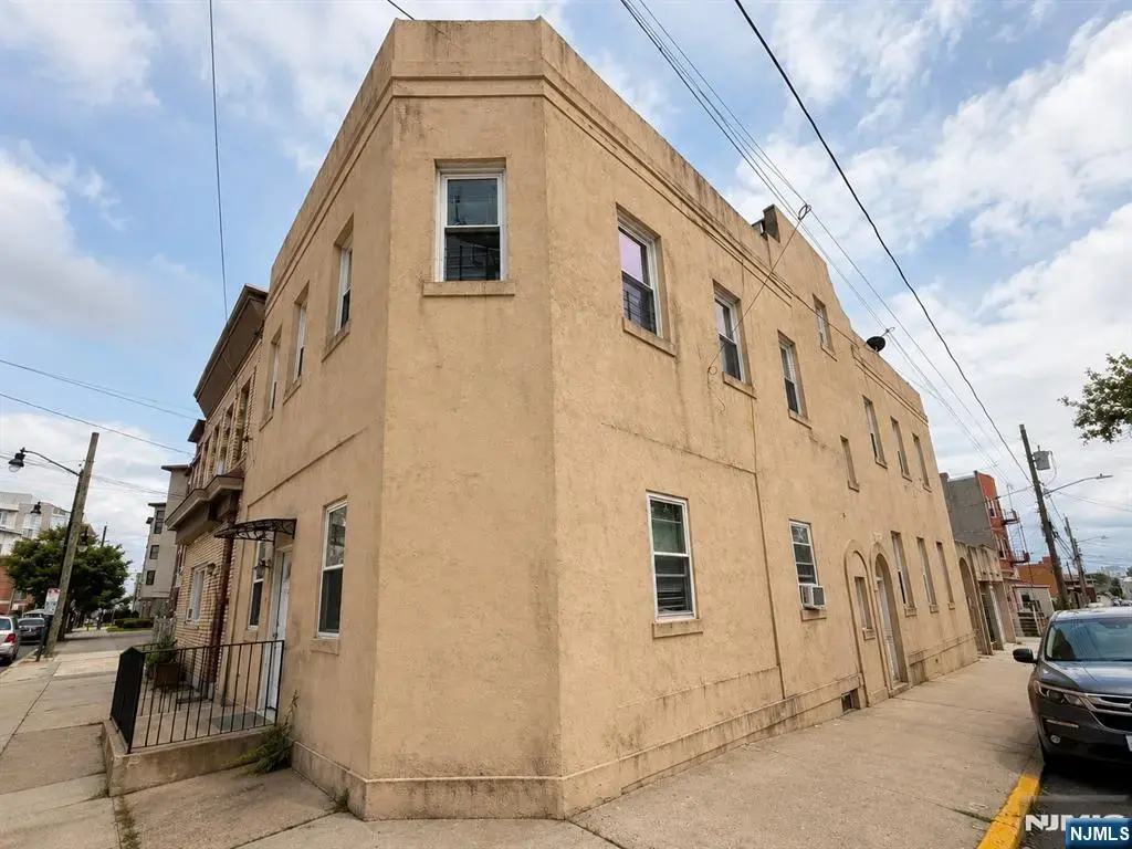 246 Walker 3, Cliffside Park