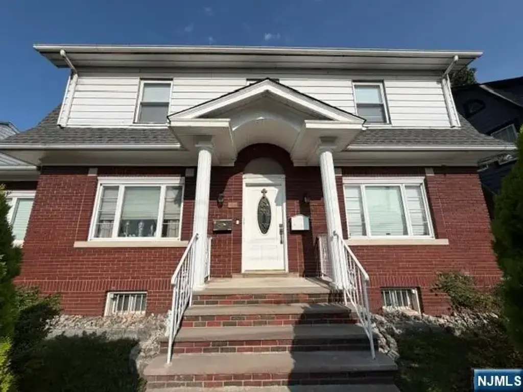 225 E 19th 2nd, Paterson