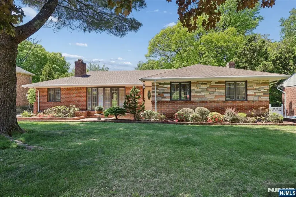 12 Beverly Road, Englewood Cliffs