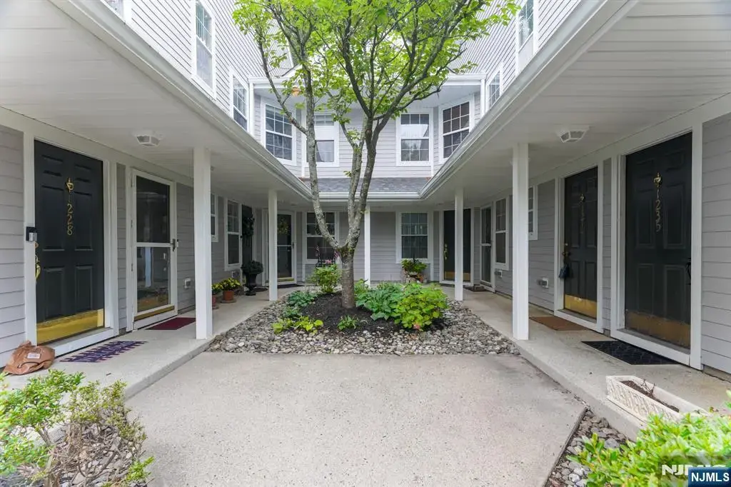 1234 Richmond Road, Mahwah