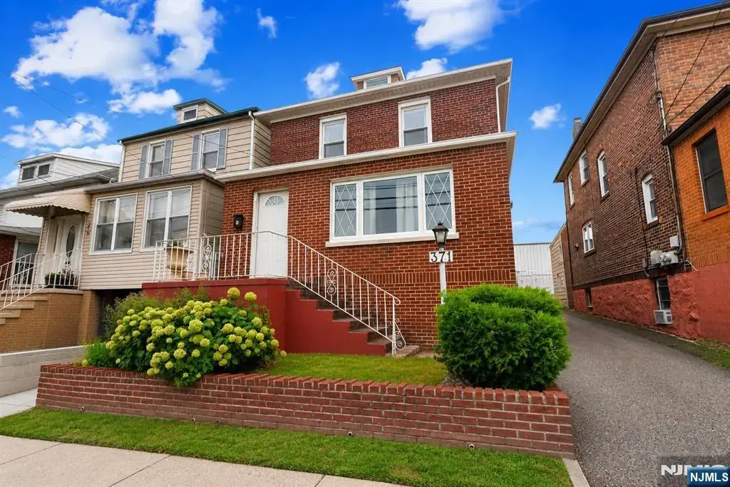 371 Park Avenue, Fairview