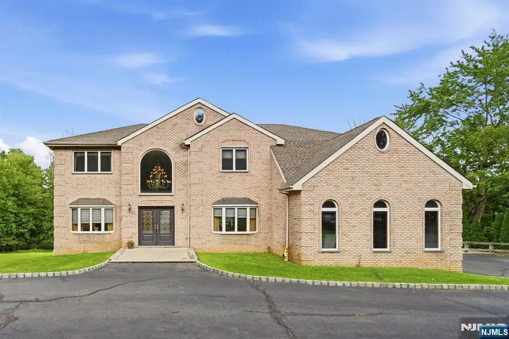 27 Sparrowbush Road, Mahwah