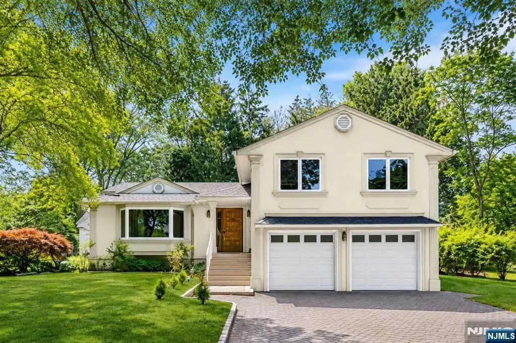 111 Ramille, Paramus