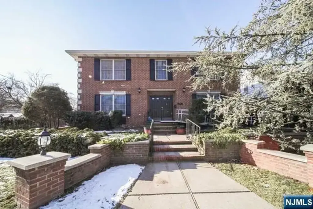 830 Elizabeth 2, Ridgefield