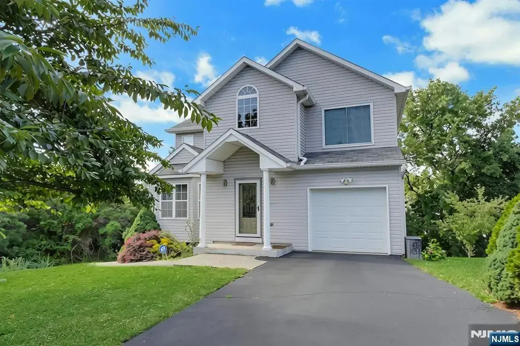 14 Summit Court, Hackensack