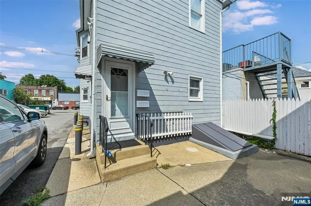 250 Degraw, Teaneck