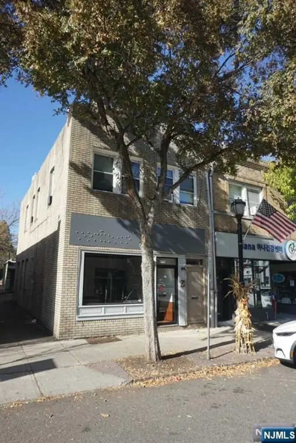 328 Broad Avenue, Leonia