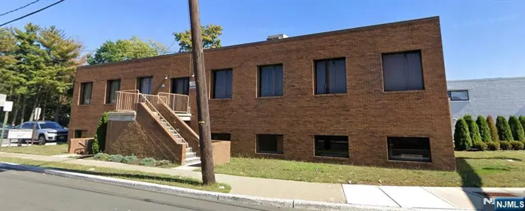 26-07 Broadway 203, Fair Lawn