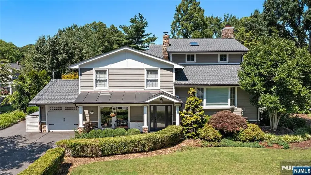 440 Colonial Boulevard, Twp of Washington
