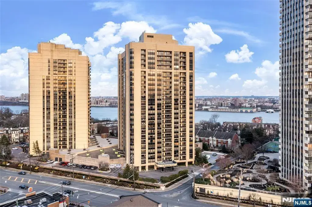 800 Palisade Avenue 1804, Fort Lee
