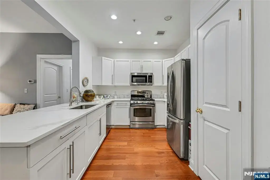 2107 Windsor Park Court 107, Englewood