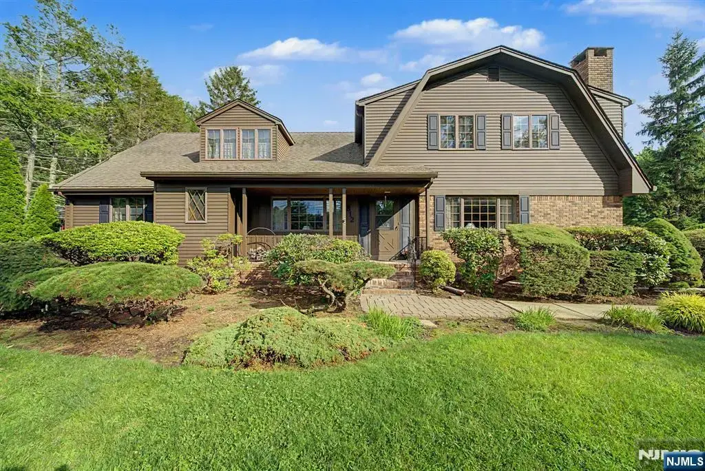 812 Mountain Avenue, Wyckoff
