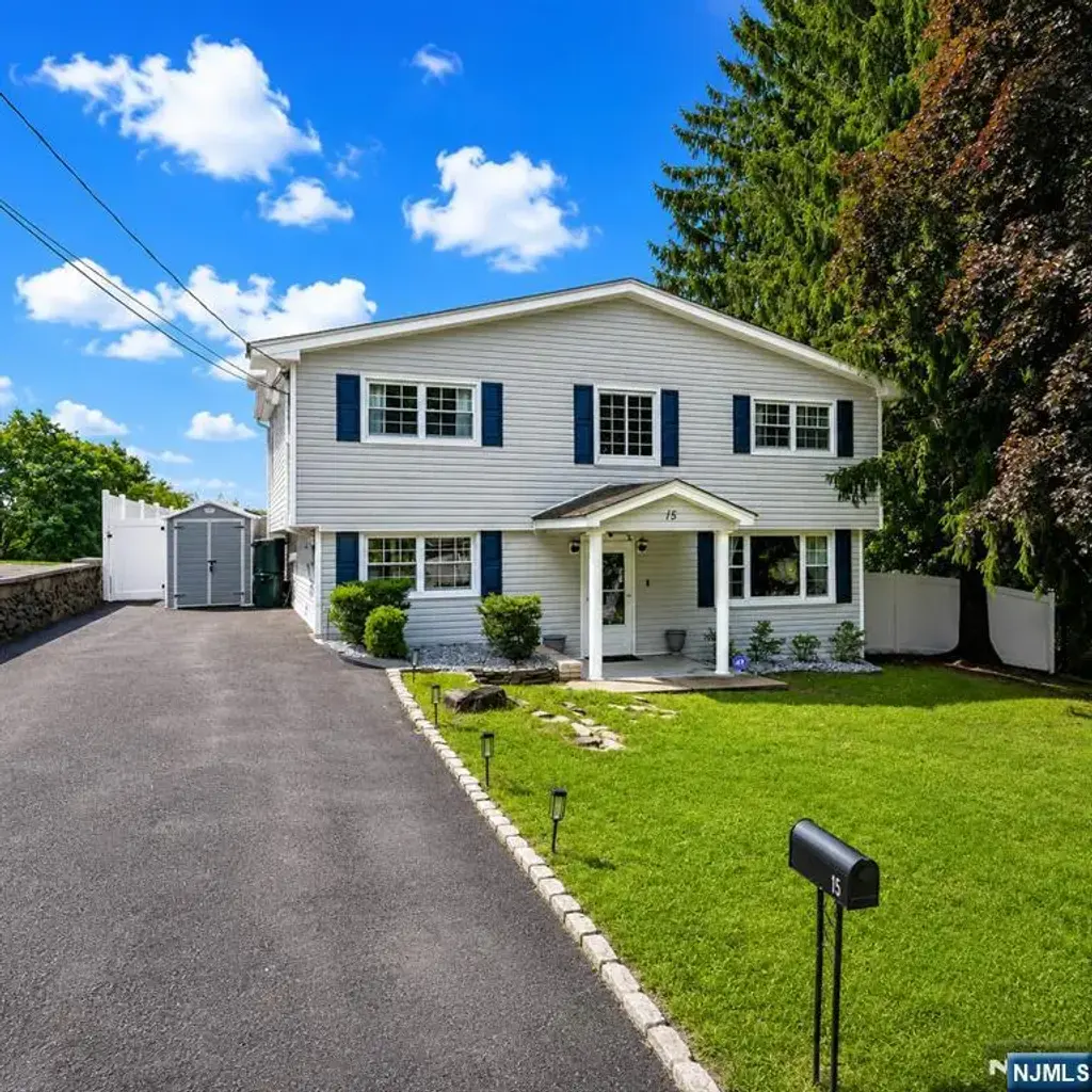 15 Musconetcong Avenue, Hopatcong