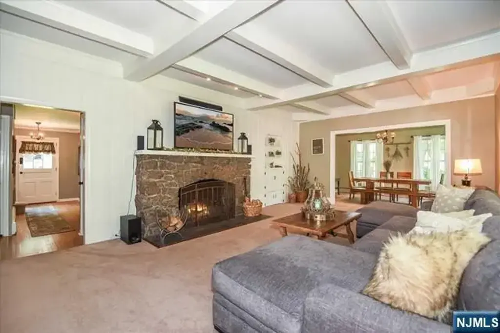 39 Circle Avenue, Wayne
