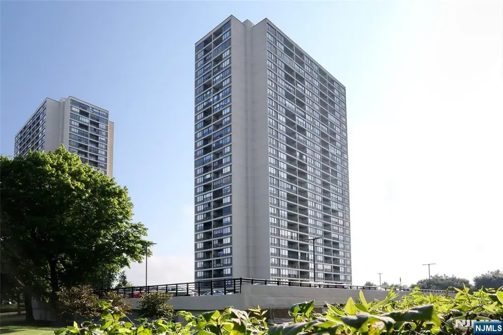 5 Horizon Road 203, Fort Lee