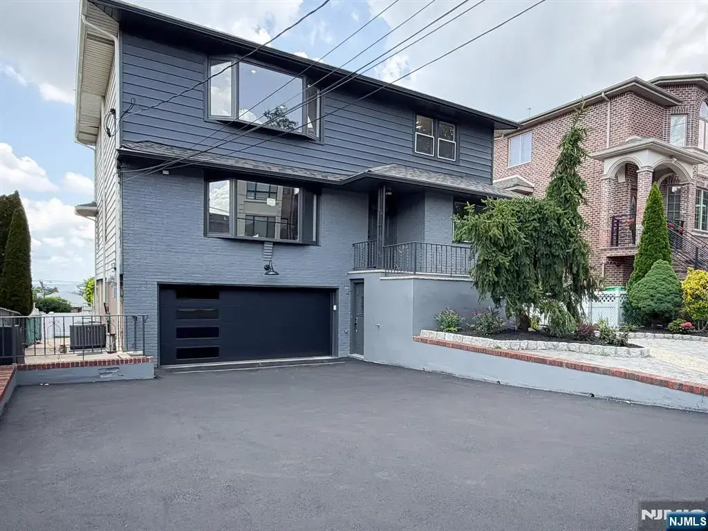 453 8th Street, Palisades Park