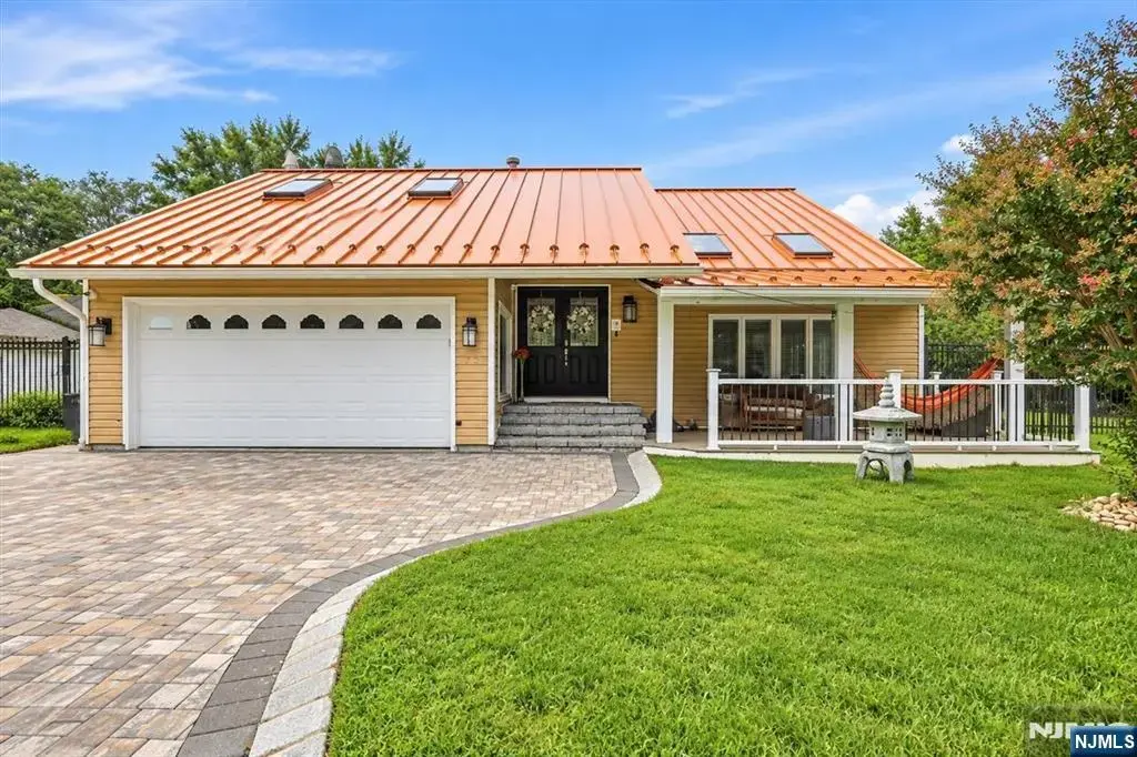 19 Hillside Road, Manalapan