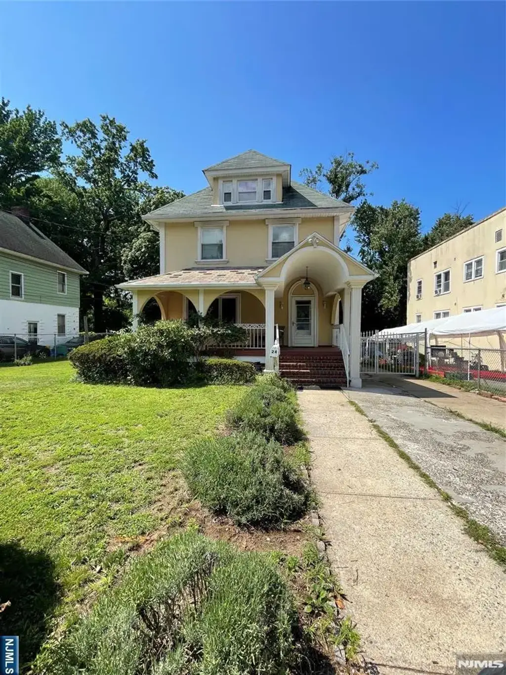 24 Cleveland Street, Englewood