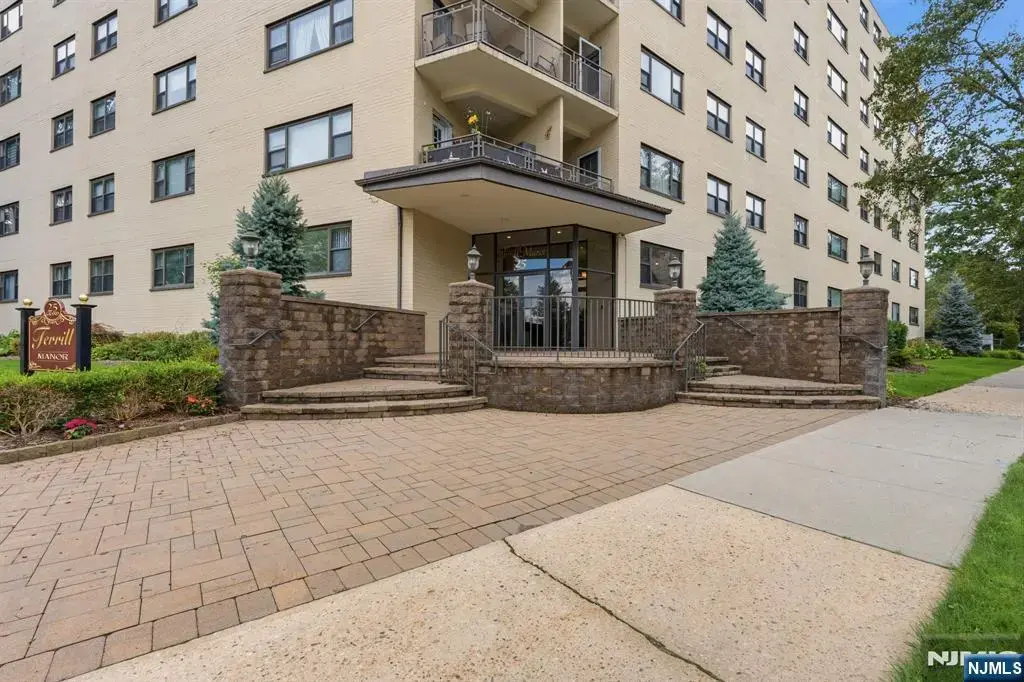 25 Grand Avenue 6e, Hackensack