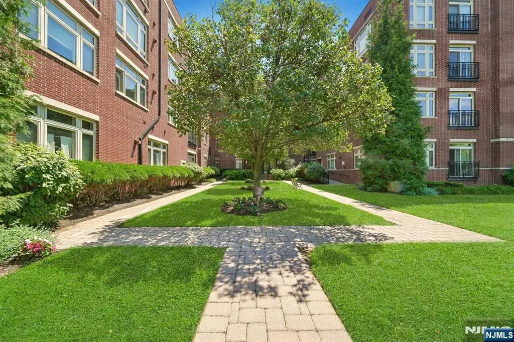 1119 Riverview Avenue 119, Englewood