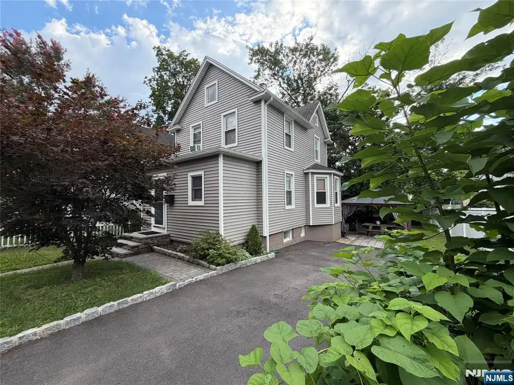 24 Roosevelt Avenue, Bergenfield