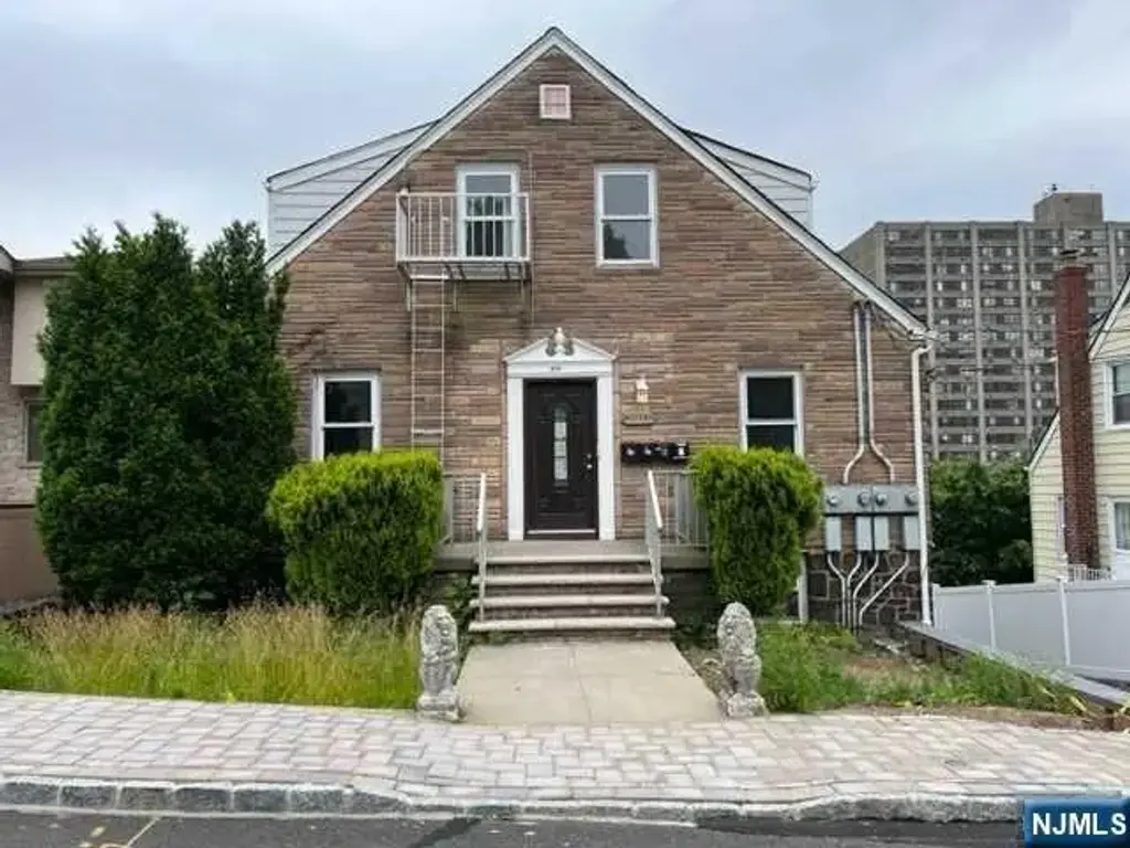 1014 Ponsi 2nd Floor, Fort Lee
