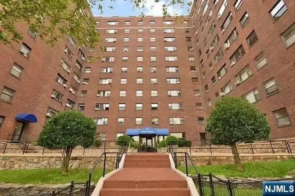 6515 Boulevard East 2e, West New York