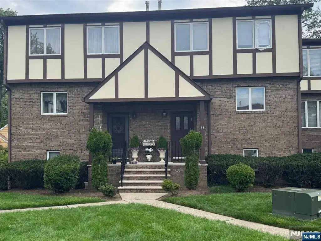 33 Canterbury Lane, New Milford