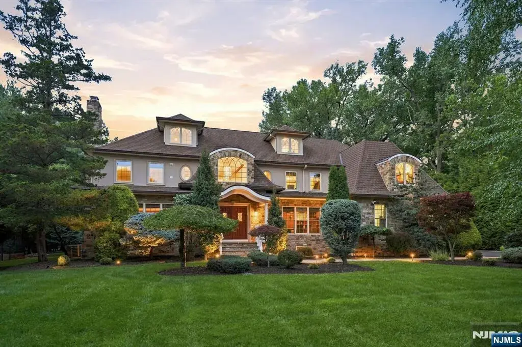 1 Aspen Court, Mahwah