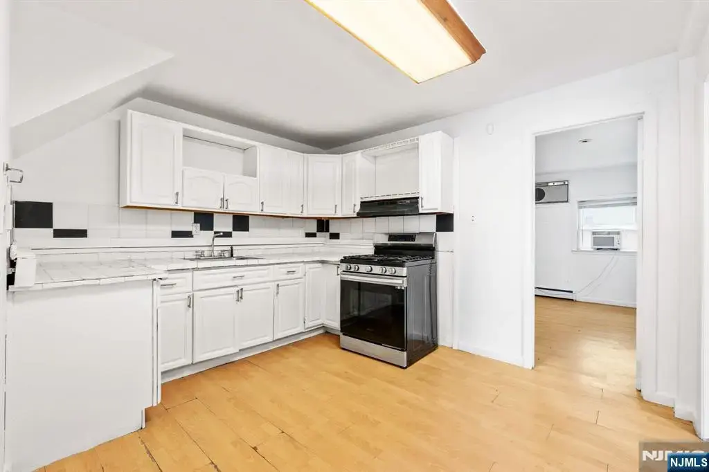 352 Totowa Avenue, Paterson