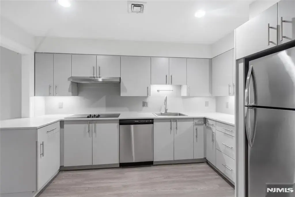 207 Shearwater Court 17, Jersey City