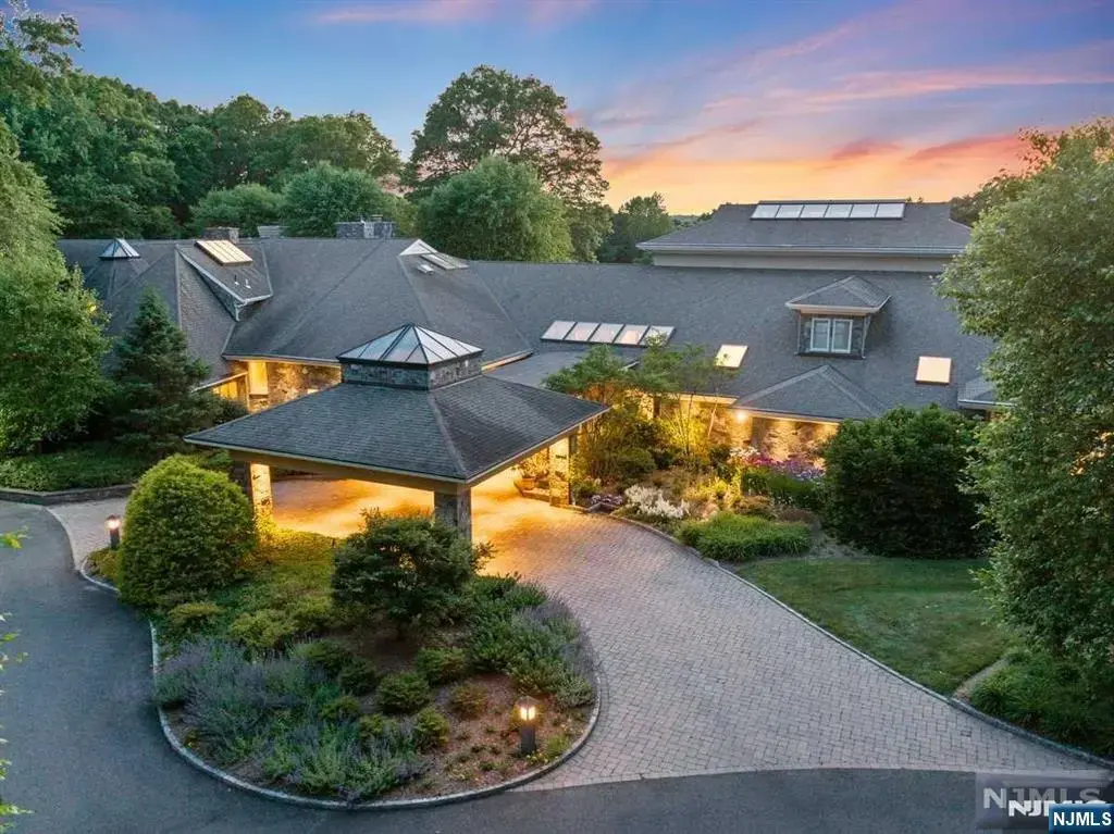 125 Chestnut Ridge Road, Saddle River