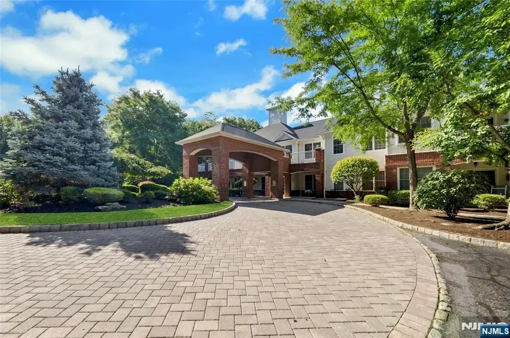 100 Ridgewood Road 215, Twp of Washington