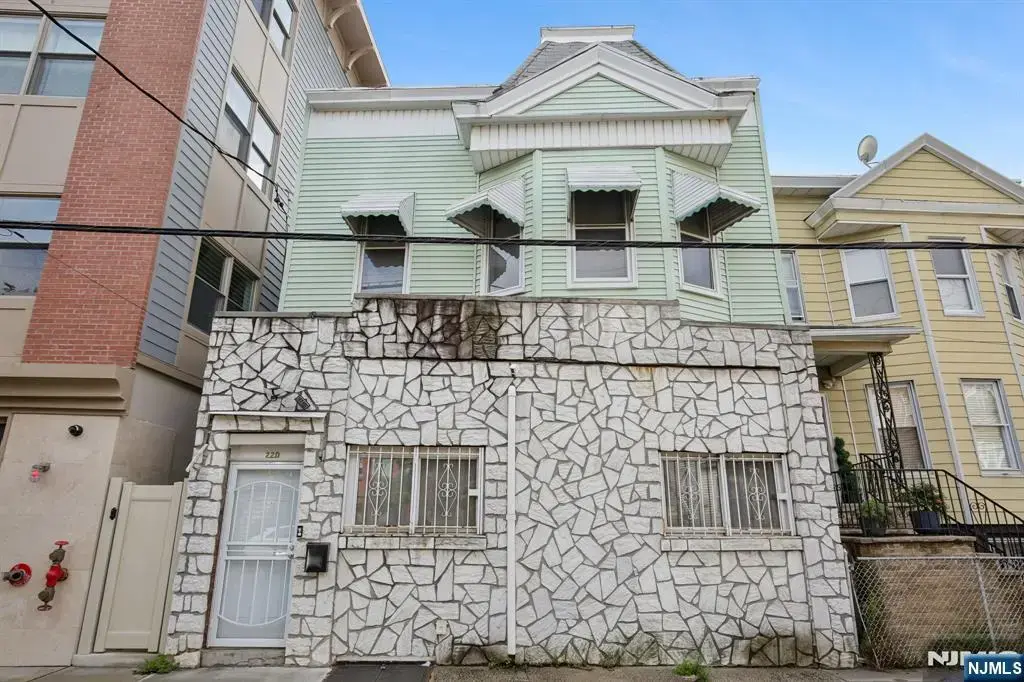 220 Garfield Avenue, Jersey City