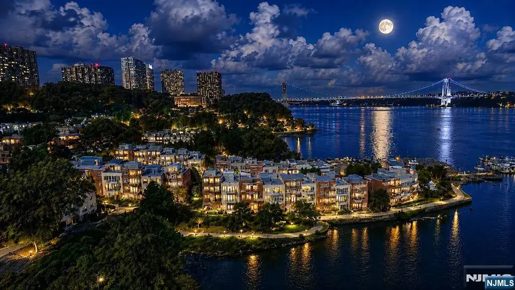 6 Vela Way, Edgewater