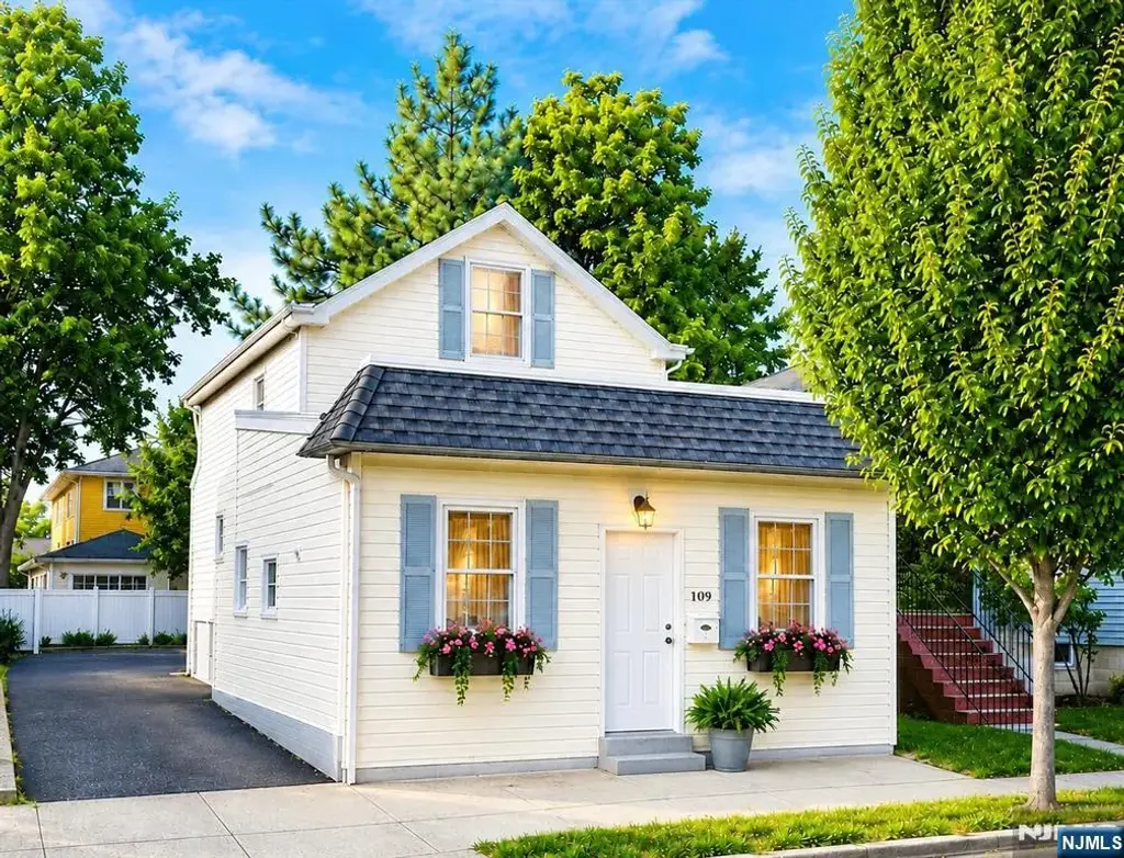 109 Grand Street, Garfield